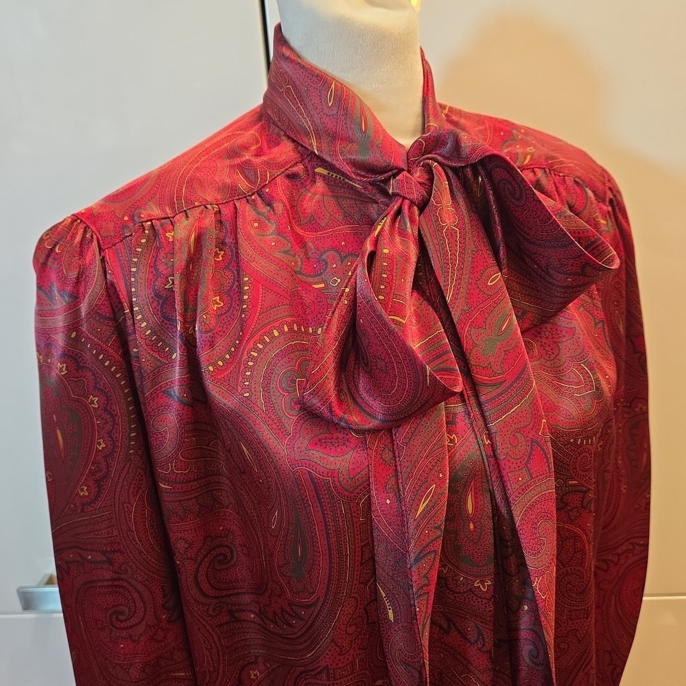 VTG Evan Picone Neck Tie Paisley Button Down Feminine Blouse Burgundy Size 4